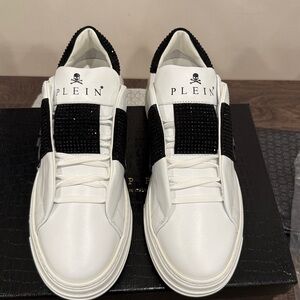 Philipp Plein Leather and Crystal. New. Size 39. White and black sneakers.